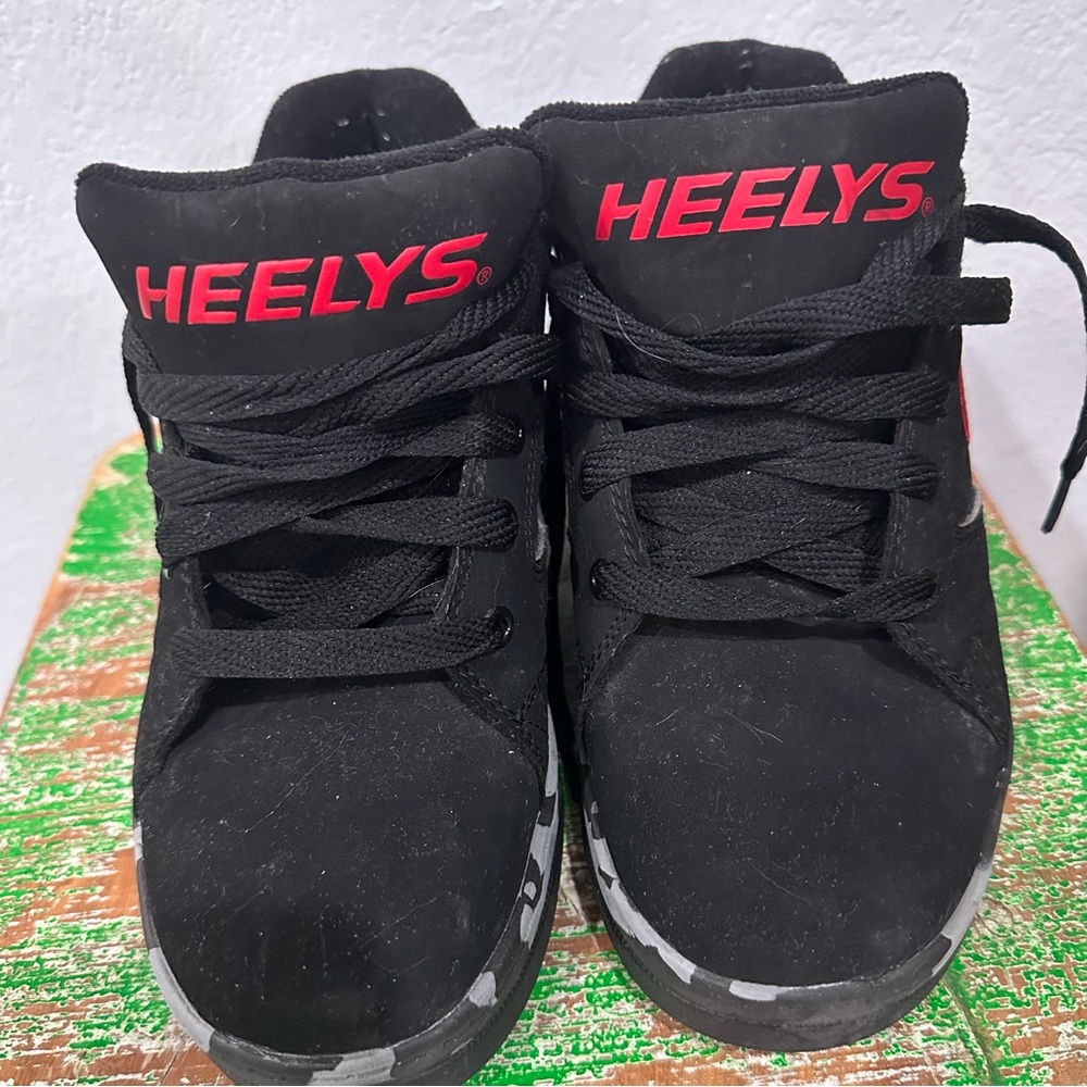 Heelys size 6 youth only lightly worn indoors